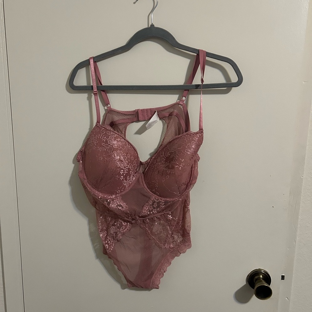 Elegant Lace Bodysuit in Dusty Pink